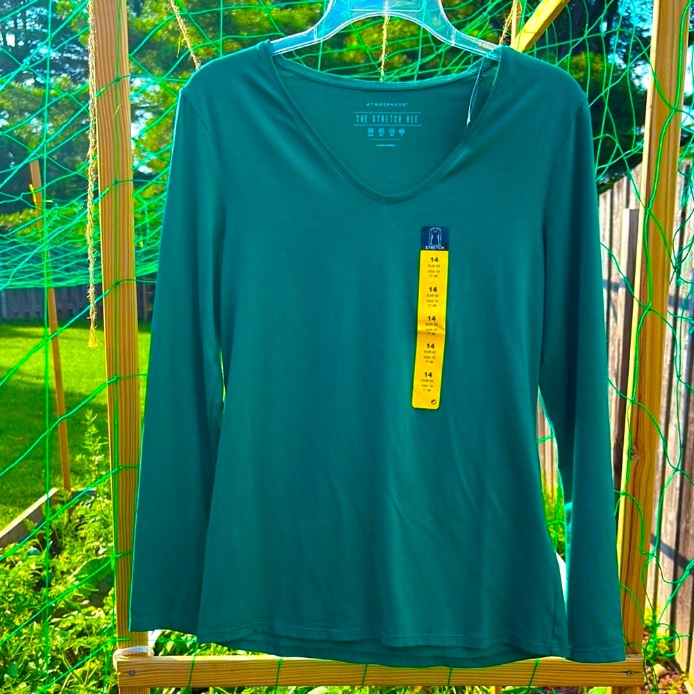 NWT Atmosphere The Stretch Vee Cotton Green Long Sleeve Tee Women's Size USA 10!